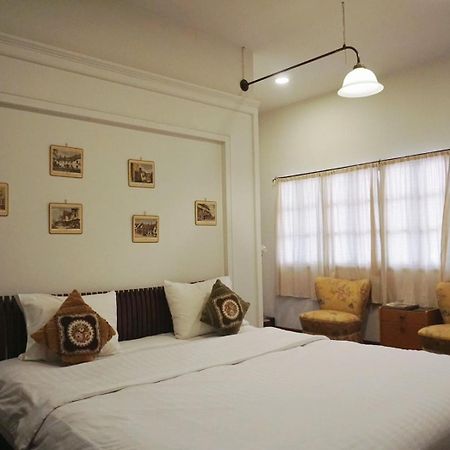 Manee Guesthouse And Record บ้านมานี Čiang Mai Exteriér fotografie