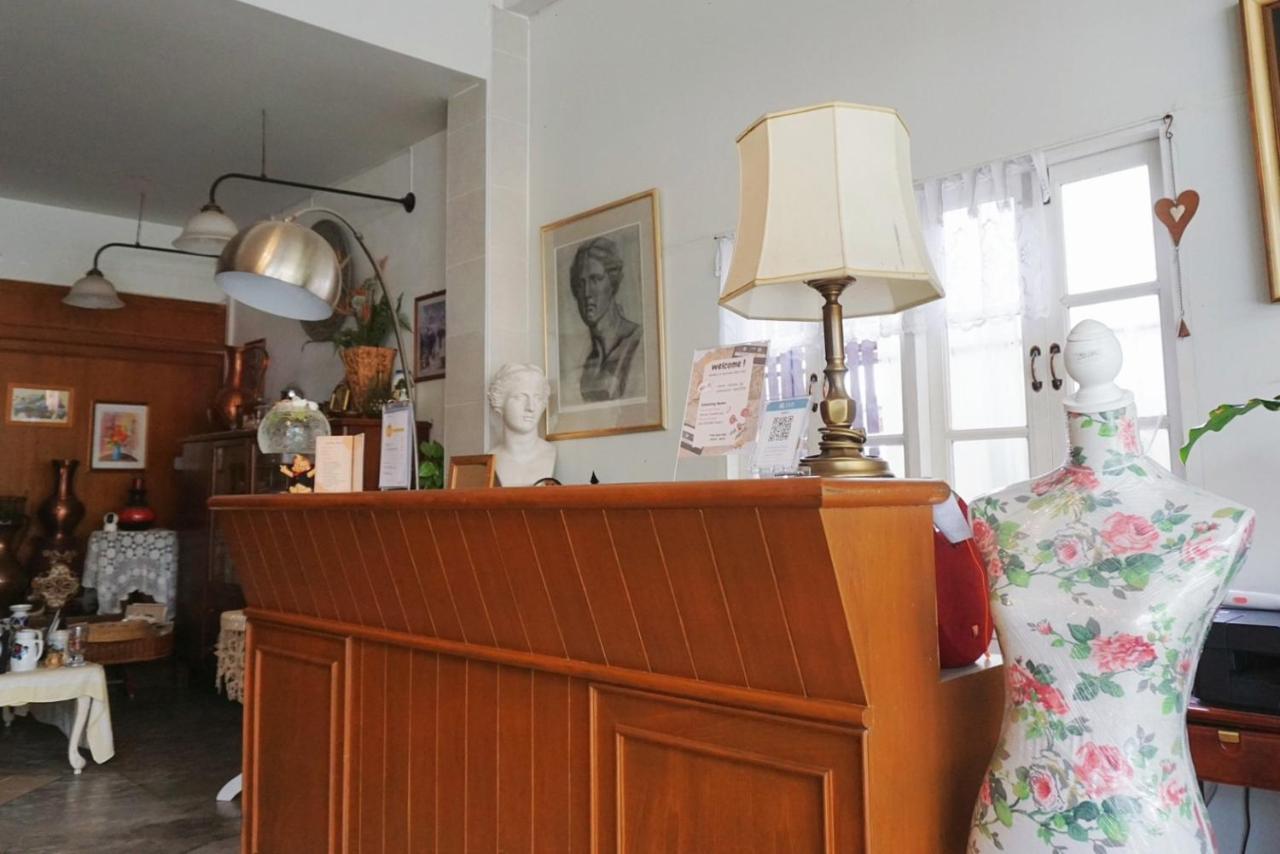 Manee Guesthouse And Record บ้านมานี Čiang Mai Exteriér fotografie